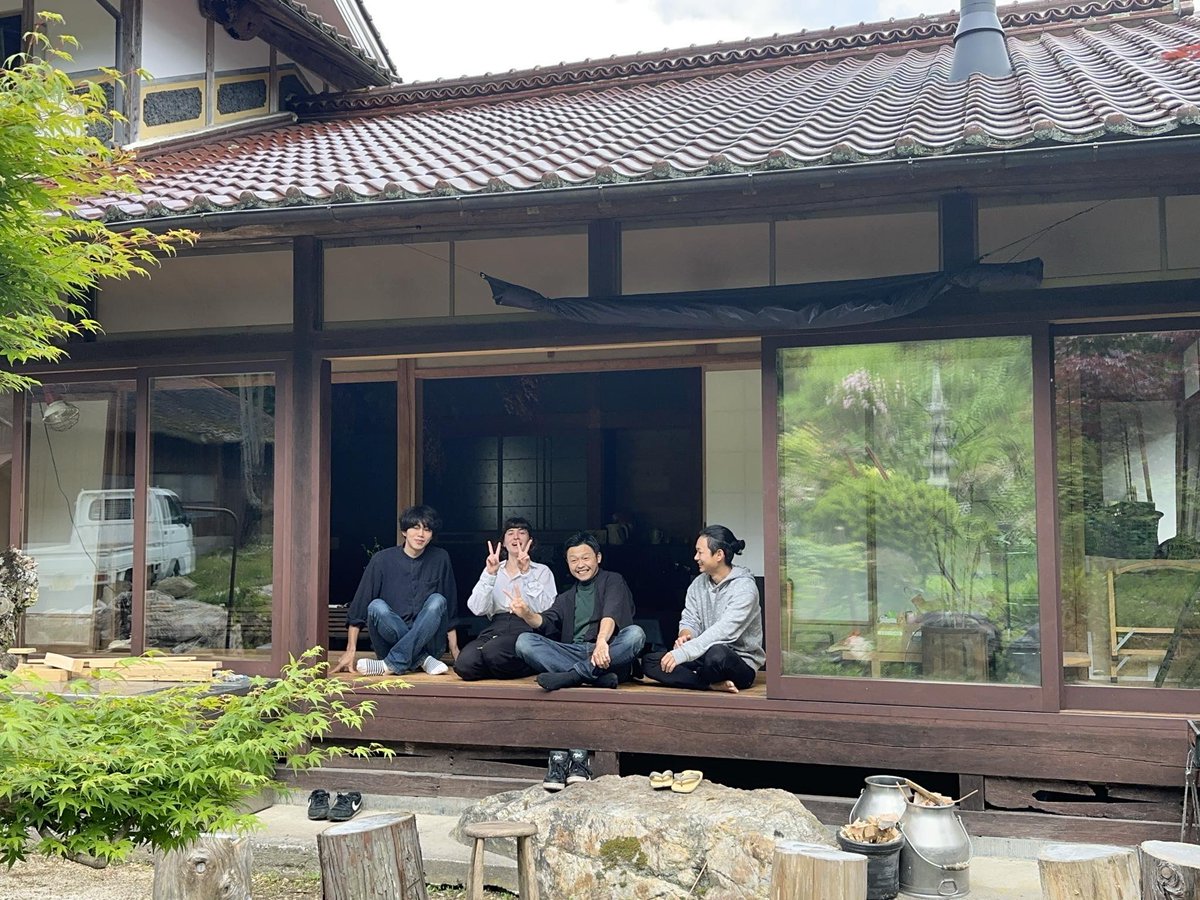 leal_lab's tweet photo. シェアハウス、1年目、なんとか入居者があって、短期入居者いて、上場の滑り出し。2年目、なかなかうまく人の循環がなくて、試行錯誤。あまりうまくいかず。3年目、入居者が集中して、海外からの入居者もあり満室。そして今日、その1人が旅立った。言葉にできない充足感。この日を目指して作ってきた https://t.co/eLUxHJFnVE