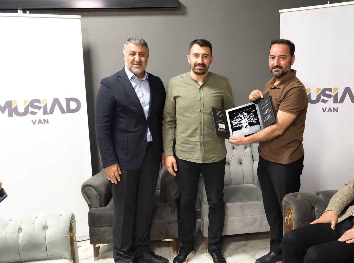 MUSIADVan's tweet photo. MÜSİAD VAN ŞUBEMİZE Yeni katılan Üyelerimizin Üye KİT'lerinin takdimi programını gerçekleştirdik.
@bulentkaplan65 @MehmetOzak @Hikmet_Bayramm @Halil10031491 Yeni üyelerimizin aramıza katılmalarından sevinç duyduk hoş geldiniz safalar verdiniz.
@MahmutAsmali @ErtugrulBalibay https://t.co/hloJiF7OIm