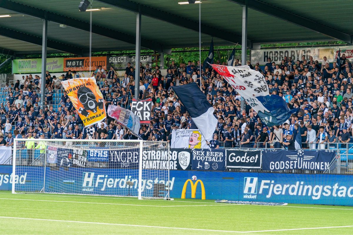GodsetUnionen's tweet photo. Årsbeste oppmøte på Strømsøåsen Ståtribune i helga. 1232 tok turen på supporterfeltet i det som var vårens siste kamp. Det resulterte i fantastisk trøkk nesten hele kampen.

Det ble 1 poeng, men vi tar med oss 6. plass ut i fotballferien!

Ses i Bergen 28.6 og Marienlyst 8. juli! https://t.co/Kc6AlX7B1k