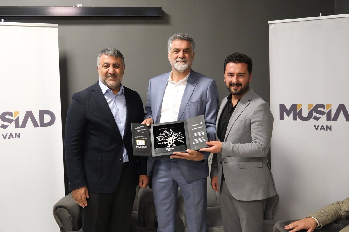 MUSIADVan's tweet photo. MÜSİAD VAN ŞUBEMİZE Yeni katılan Üyelerimizin Üye KİT'lerinin takdimi programını gerçekleştirdik.
#cengizöztopçu #mehmetyusufarvas @YavuzKaraman_ @YunusEmreAykac Yeni üyelerimizin aramıza katılmalarından sevinç duyduk hoş geldiniz safalar verdiniz.
@MahmutAsmali @ErtugrulBalibay https://t.co/vrQHURSnm0