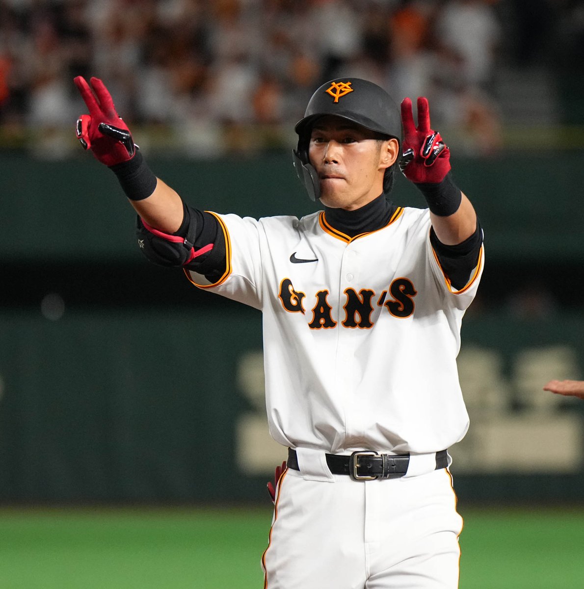 TokyoGiants's tweet photo. 【一軍】 
 #巨人🆚#ロッテ（#東京ドーム） 
(三回）巨 13-2 ロ

先頭 ＃ヘルナンデス 選手から、＃丸佳浩 選手まで9者連続安打で一挙7得点👏‼️
さらに1死満塁から ＃岡本和真 選手 、＃立岡宗一郎 選手の適時打で、この回11得点✌️😆✌️

試合は #GIANTS_TV で生配信📺
https://t.co/FofwTRWprD

#新風 https://t.co/UT9TLAWETU
