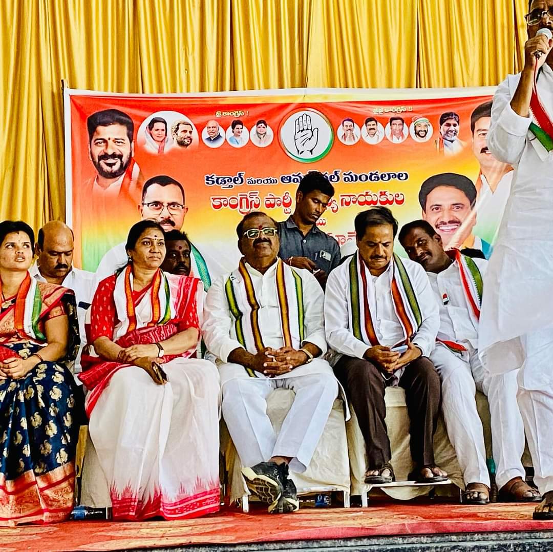 IndiraShoban's tweet photo. 70 వేల పైగా  మెజారిటీ తో  గెలిసిన  @DrMalluRavi1 అన్న కు శుభాకాంక్షలు
ఓటు  వేసి గెలిపించిన #Nagarkarnool పార్లమెంట్ ప్రజలకు  @revanth_anumula అన్న నాయకత్వాన్ని బలపరిచిన  మంత్రి @jupallyk_rao గారికి @INCTelangana MLA లకు  ప్రతి కార్యకర్తకు  మరియు మండల అధ్యక్షులకు కృతజ్ఞతలు https://t.co/05qiB4JDjO