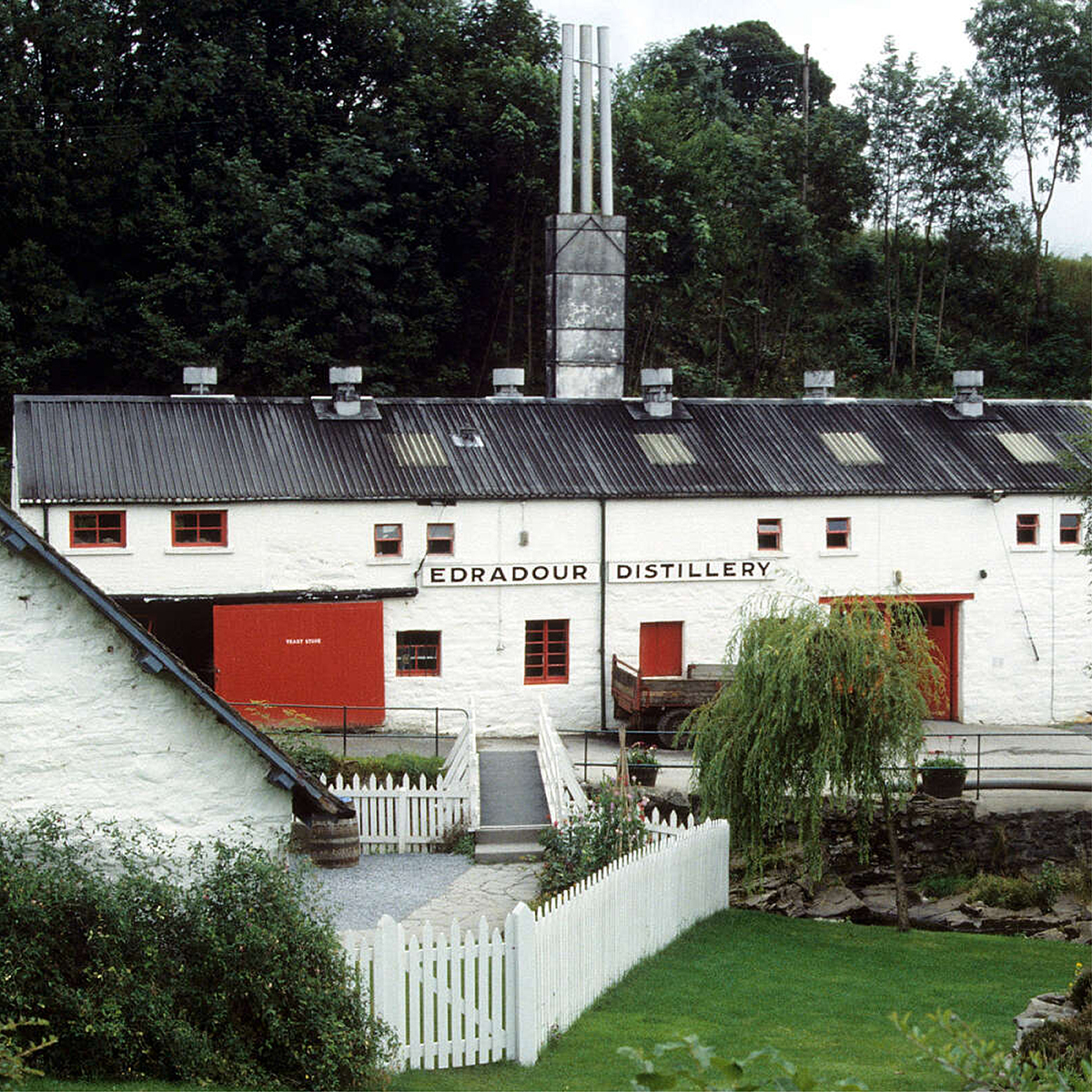 EdExecTravel's tweet image. Scotland’s smallest and oldest distilleries are waiting to tell their stories.

While a visit to Aberfeldy will give you a chance to learn about one of whisky’s most famous families.

See this tour and all our others here: bit.ly/3ywvjMT

#ScottishDistilleries