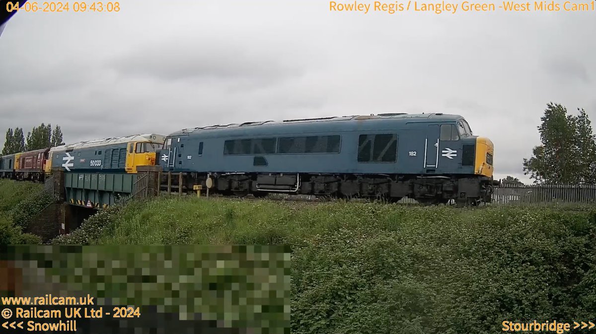 railcamlive's tweet image. 📢Gala guests on the move today, as @railadventureen operated #Class20 20189 &amp;amp; 20142 escort #Class50 50033 &amp;amp; #Class46 D182 (0Z20) to the @WSomRailway for their Summer Diesel Festival (6th-8th June).

ℹ️Info, Tickets &amp;amp; Timetables at tinyurl.com/59dxtjws

@WizzerTweet