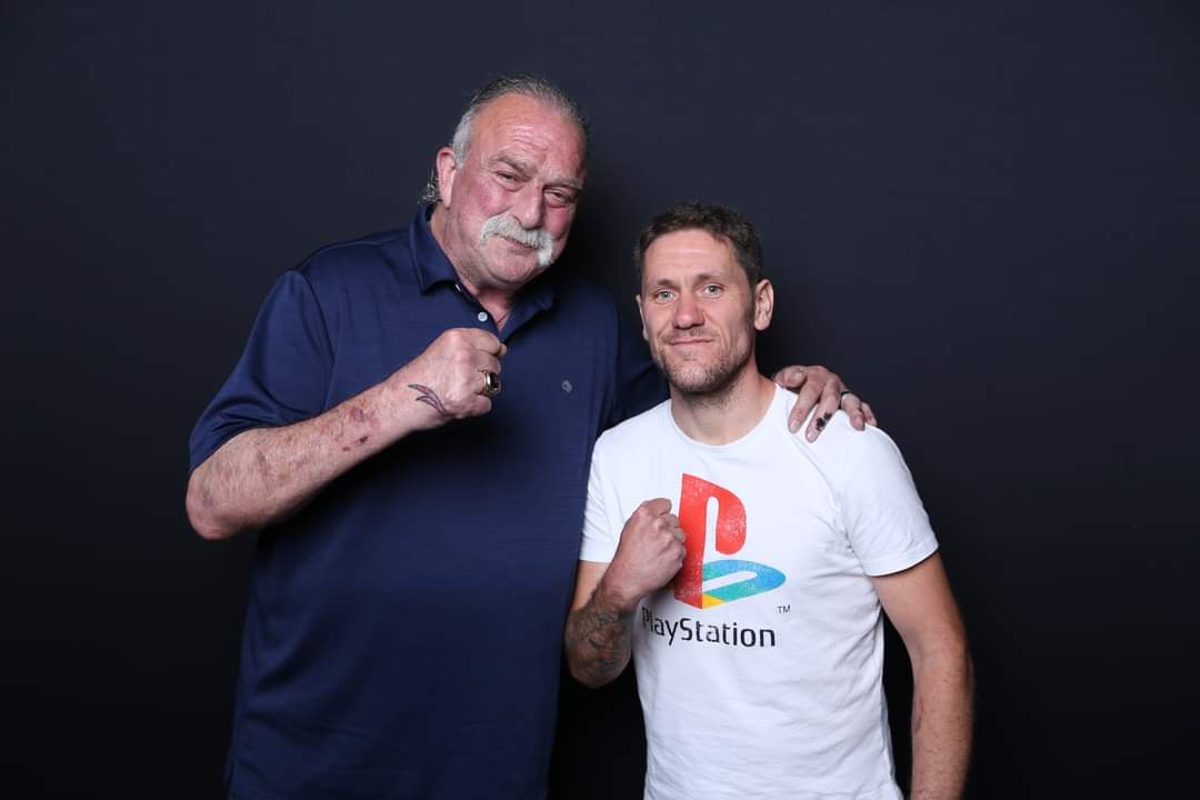 olleysteven's tweet photo. Had a fantastic night meeting the absolute legend that is @JakeSnakeDDT thanks to @Inside_TheRopes for allowing me to tick off him from my bucket list !

#DDT #WWE #AEW #WWF #WCW #TrustMe #JakeTheSnake #Wrestling #Mattel #Wrestlingfigs #London #WWENetwork #WWEUNIVERSE #WWERaw https://t.co/NCTHEFESxW