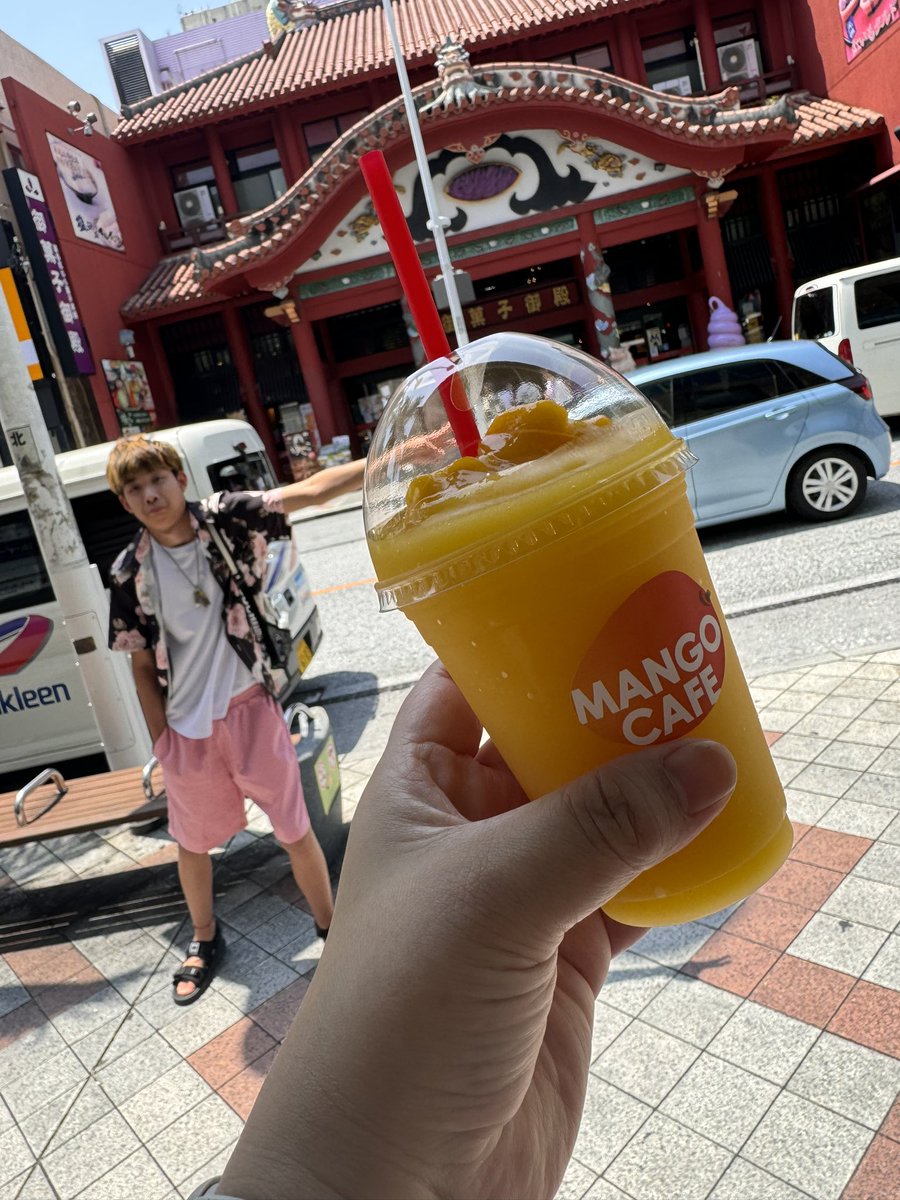 718_naomi's tweet photo. 今年最初の沖縄旅行✈️
朝9時半に到着してホテルのチェックインまで国際通りでブラブラ
メチャ暑くて疲れたぁ💦 https://t.co/qmLBkAsU8I