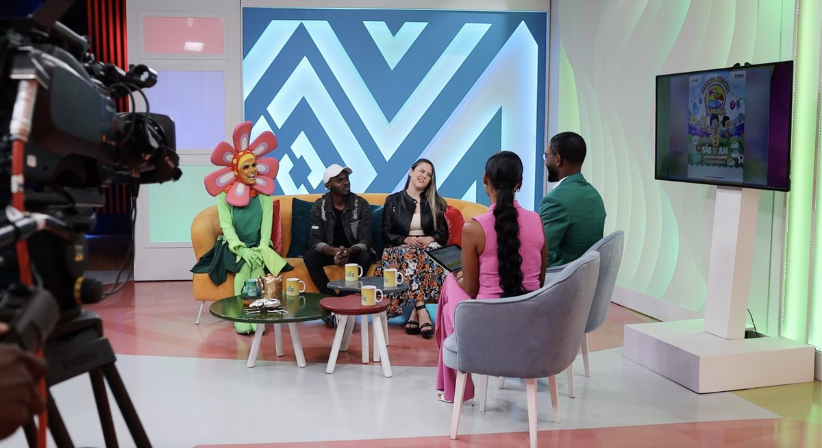 Já cheguei em Angola dando entrevista!! Ontem participei do programa Viva a Tarde da TV Zap Viva! Turnê do 3 Palavrinhas começou bombando!! 😍