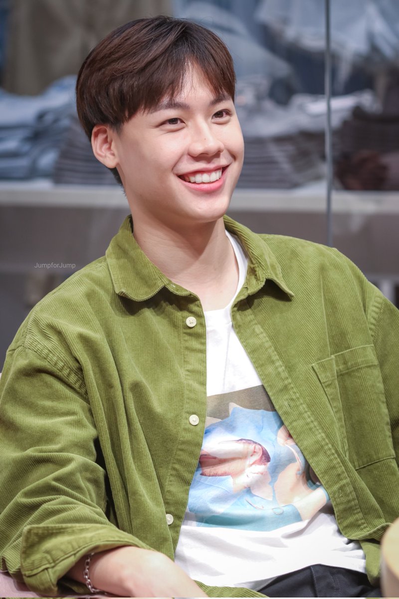 jumpforjump's tweet photo. ยิ้มน่ารักจังเลยคับเจ้าเด็ก🤏🫶

 240604 - Siam Paragon 

@pisitpon_j #pisitpol_j
#ESD_ใครสอน #EVENINGSUNDAY
#MchoiceMusic #MchoiceTH https://t.co/yH1oZ8x0Su