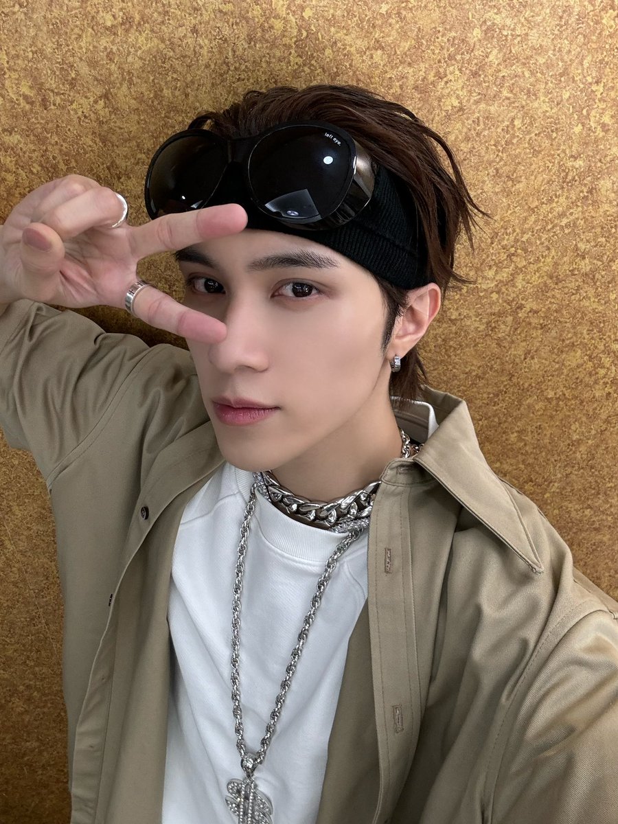 🤎🦄🤎

#HENDERY #黄冠亨 #헨드리 
#WayV #威神V 
#GiveMeThat 
#WayV_GiveMeThat