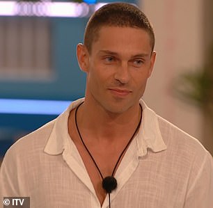 I was in shock what a bombshell 💣 💣  Joey Bloody Essex 😆
Wasn't expecting that #loveIsland 
But love that twist and love joey ❤️ 
<a href="/LoveIsland/">Love Island</a> <a href="/JoeyEssex_/">Joey Essex</a>  ...