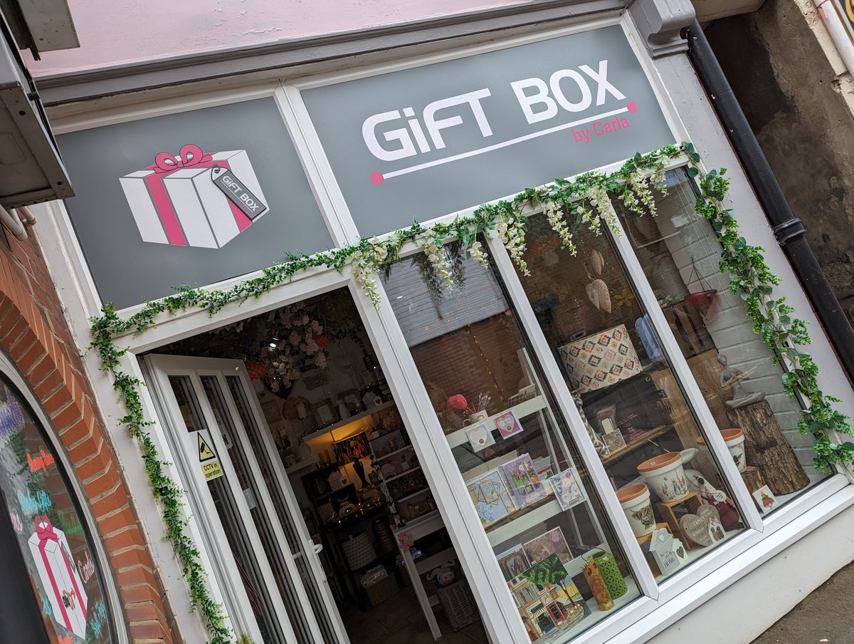 ShopChesterLeSt's tweet photo. It was a pleasure to catch up with Carla at beautiful independent gift shop Gift Box recently!
Tucked around the corner from Hays Travel, it's one of #ChesterleStreet's tiniest but loveliest shops, with many homemade items at prices that won't break the bank.
#CLSIsOpen https://t.co/2I0jbuKUAw