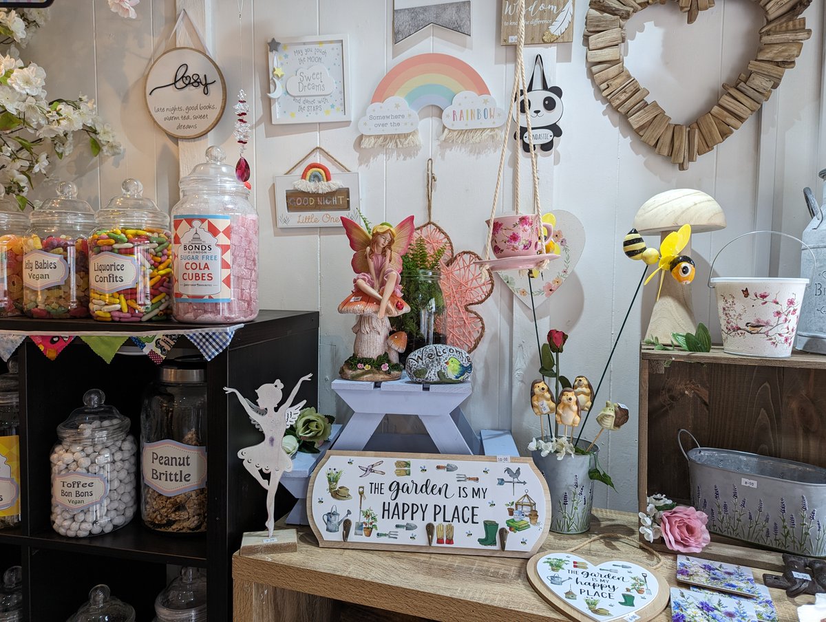 ShopChesterLeSt's tweet photo. It was a pleasure to catch up with Carla at beautiful independent gift shop Gift Box recently!
Tucked around the corner from Hays Travel, it's one of #ChesterleStreet's tiniest but loveliest shops, with many homemade items at prices that won't break the bank.
#CLSIsOpen https://t.co/2I0jbuKUAw
