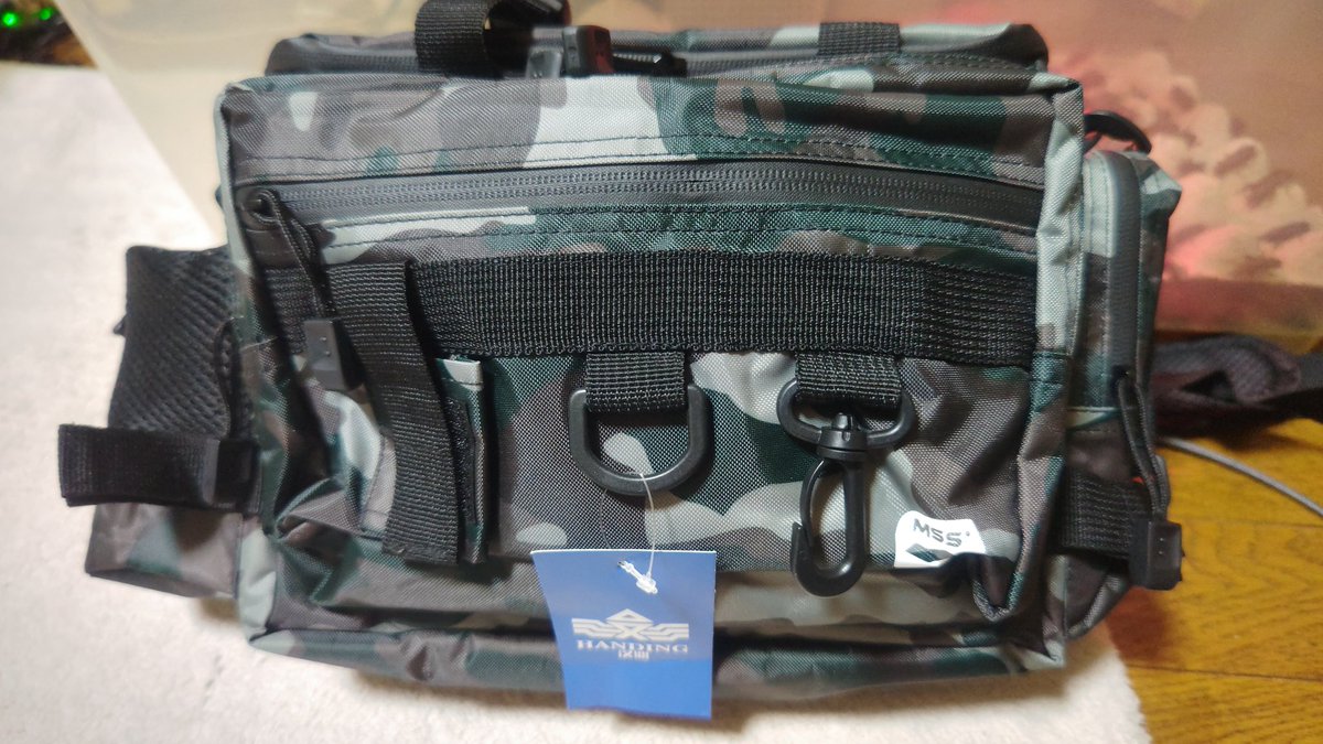 VrCo8GsplDWC0wy's tweet photo. アホみたいに安くなっていたハンディングのバッグ届いた!
横のドリンク入れ使いやすい。
釣りには必ずタリーズのブラック缶コーヒー入れていくのですが、前のやつはキツ過ぎて出し入れがめちゃめちゃ億劫だった。
#AliExpress #handing https://t.co/l4y9R4ayWV