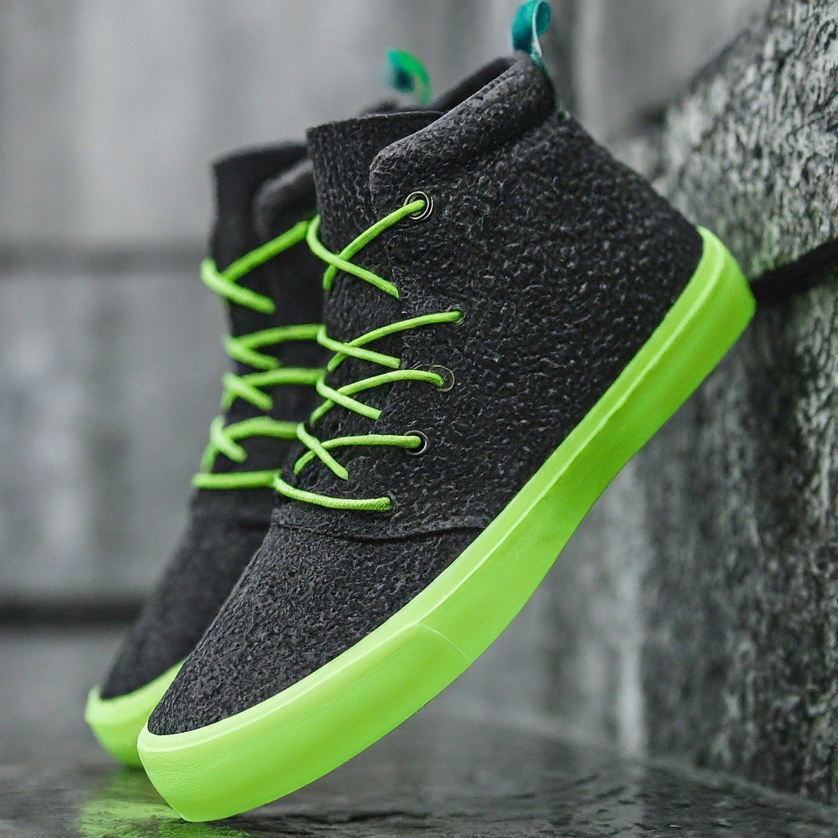 olyviasmith09's tweet image. Elevate your skateboarding game with the best waterproof skate shoes of 2024! 🚀 Designed for durability and performance, these shoes are a must-have for any serious skateboarder
Visit: bit.ly/4bX1DXS

#SkateShoeReviews #WaterproofGear #SkateShoes #LoomFootwear