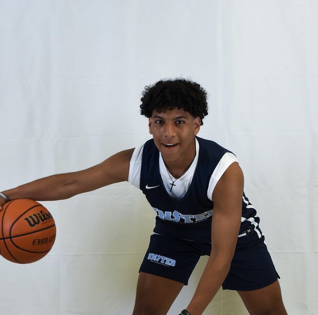 unitedNJaauboys's tweet photo. 16U National take care of Go Up Strong 52-22 in g2 of @TheHoopGroup NJ Summer Jam Fest. Julian Van Hoeck, Quadir Williams, Jude Berman, Dylan Aveno, Isiah Pennyfeather, Joe Poller, Nick Vasquez all played well in the win 🔵⚪️ https://t.co/cRZNVnXtqJ