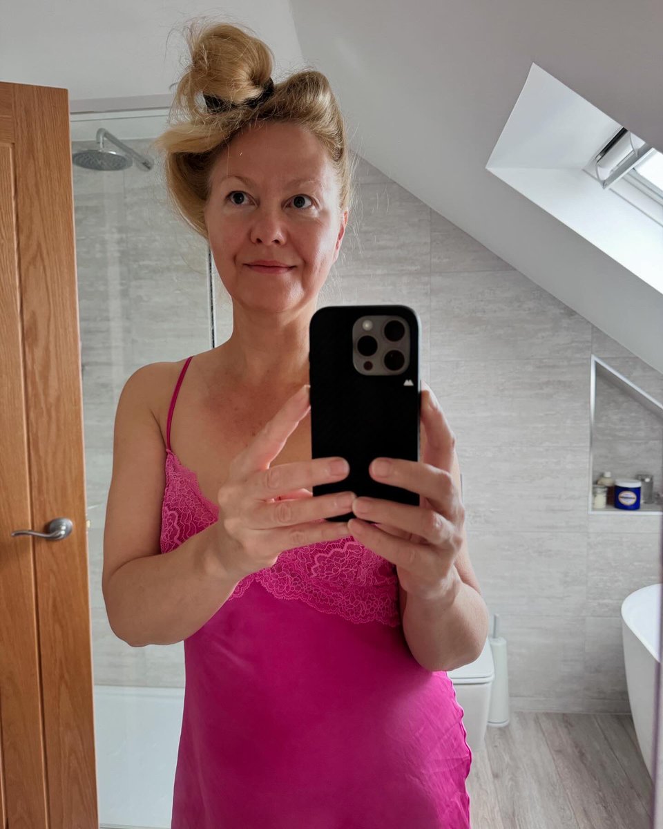 Anyone else go to bed with a topknot and wake up with a cowboy hat? 🤠

#iwokeuplikethis #cowboyhat #topknot #giddyup #cowboyhairstyle #victoriassecret #pinksilk #slipdress #nomakeupon #bathroommirrorselfie #overslept