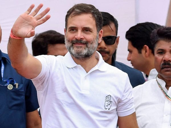ourvadodara's tweet image. Rahul Gandhi is winning with 3 lakh votes from Raebareli, the highest in Uttar Pradesh. According to Election Commission data, Rahul Gandhi is ahead of his nearest rival, BJP candidate Dinesh Pratap Singh, by more than 2.62 lakh votes.

#Gujarat #VoteCount2024 #VoteCount