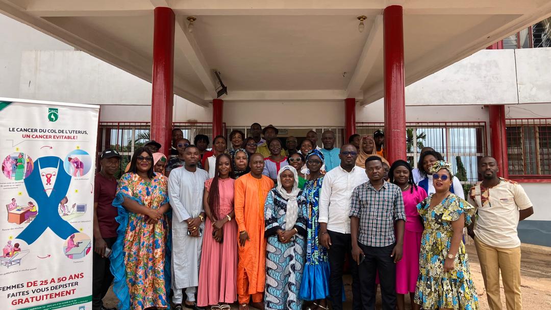 FORMATION DES AGENTS DE SANTÉ COMMUNAUTAIRE SUR LA SSR.
La formation de nos agents communautaires en #SSR naît des préoccupations des femmes lors des descentes sur le terrain et est axé sur des modules spécifiques 
Santé de la reproduction / Planning familial IST/MST/VIH/SIDA