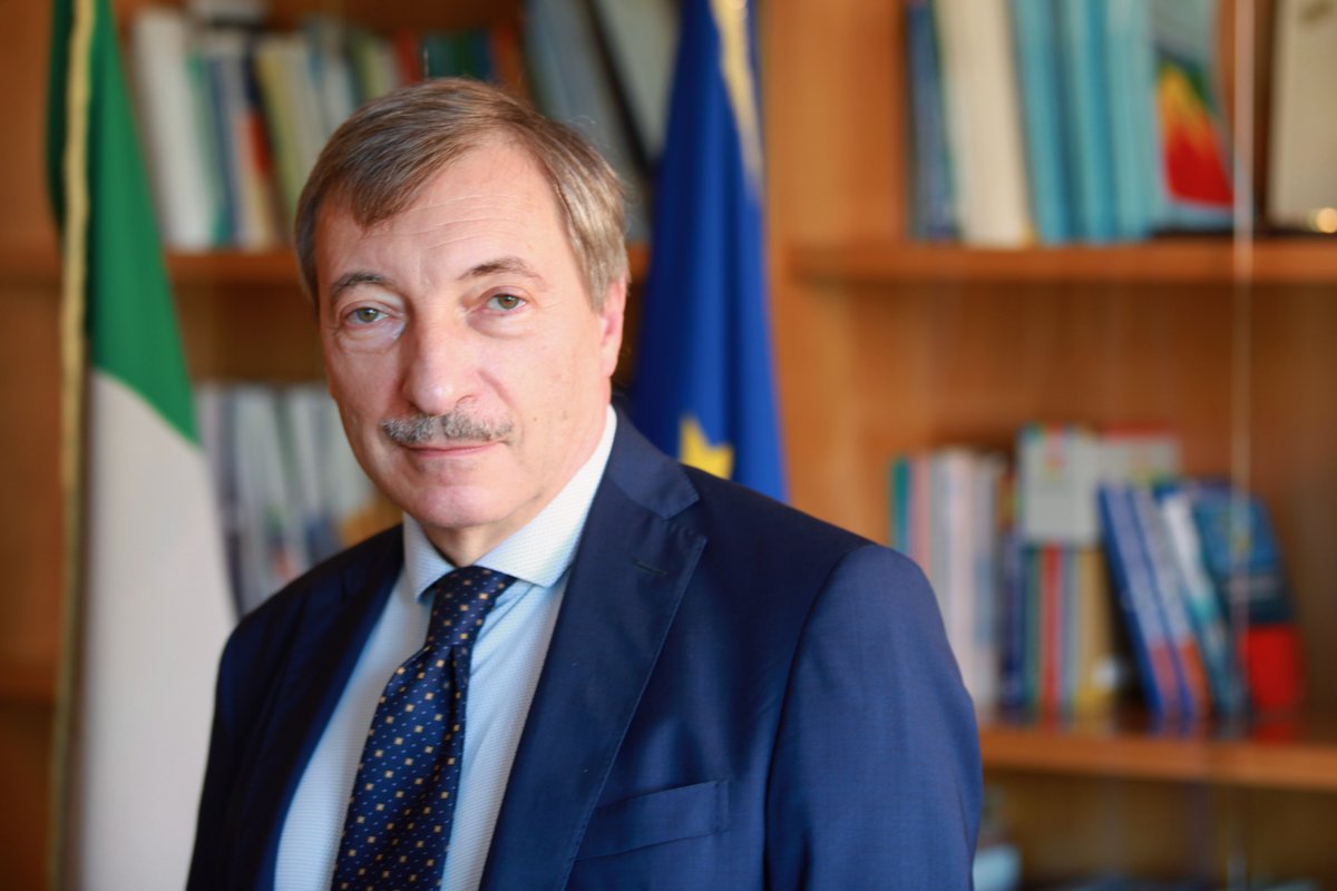 ENEAOfficial's tweet image. “Il nucleare può avere un ruolo di stabilizzazione del sistema elettrico: consente, infatti, una certa modularità anche nella produzione di energia elettrica”. Così il presidente di @ENEAOfficial Gilberto #Dialuce ai microfoni di @RadioRadicale.

🎙 radioradicale.it/scheda/730342/…