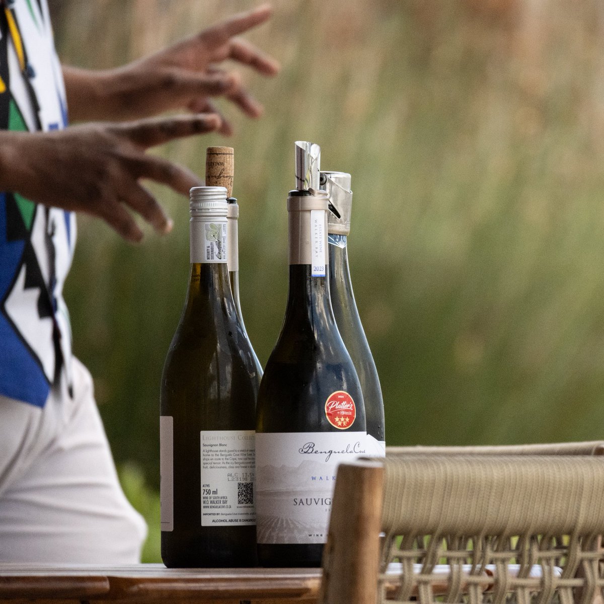 BenguelaCove's tweet photo. Indulge in art and award-winning wines at Benguela Galleries during Fyn Arts Weekend fom June 7 to June 17.
Explore local & international art paired with delectable canapés & estate-grown wines.
#FynArts #Hermanus #ArtandWinePairing https://t.co/YxNTnqr1ai