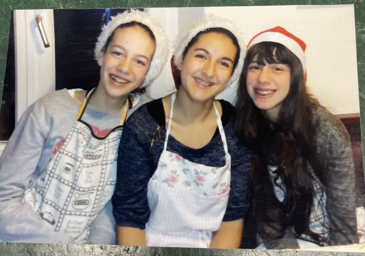 ArcadeClubTech's tweet image. Whilst renovating a Gunblade from Italy today we found this photograph behind the control panel. How and when did it get there? Who are the ladies and do they want the pic back? Please RT.