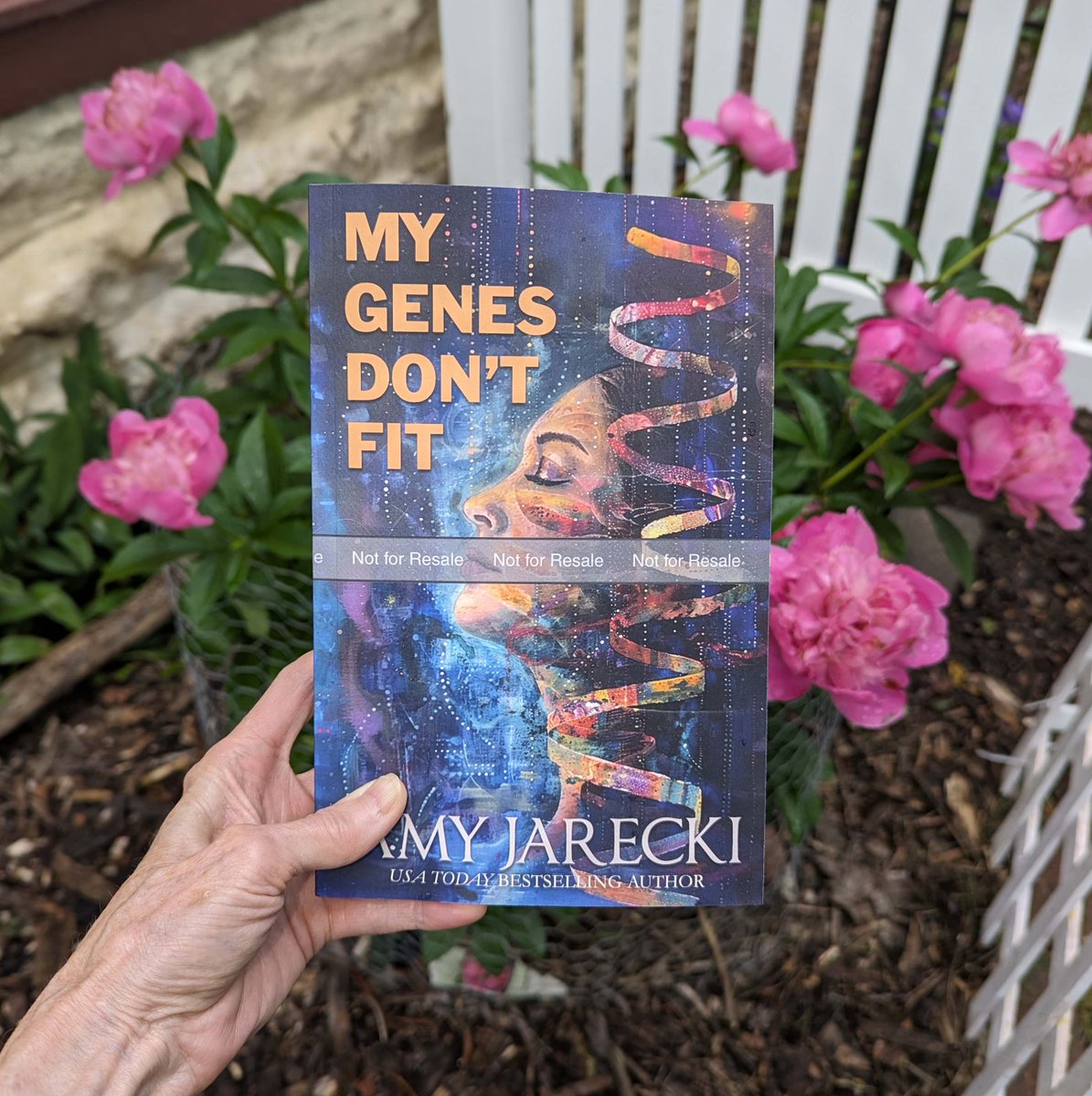 My June giveaway is a signed ARC copy of MY GENES DON'T FIT! docs.google.com/forms/d/e/1FAI…