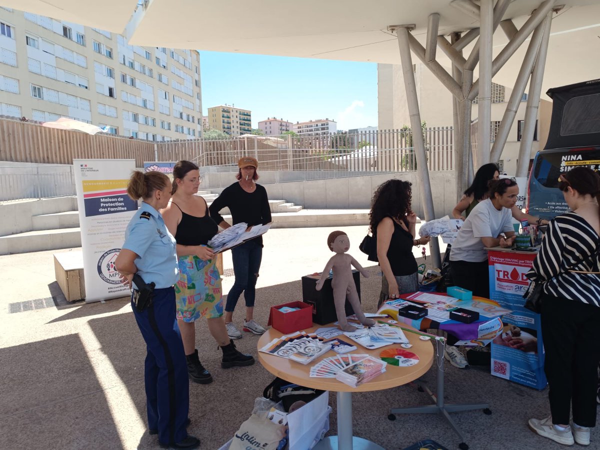 #SemaineSanteSexuelle Stands de prévention &amp; sensibilisation auprès du public prioritaire.
Une offre de dépistage par TROD était proposée toute l'après-midi avec @aiutucorsu &amp; l'unité mobile le van Nina et Simon.e.s 
#VIH #Sida #depistage