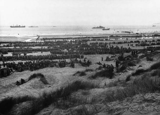 DailyDoseHist's tweet photo. On this day in 1940, the Dunkirk evacuation ended with the successful rescue of over 300,000 Allied soldiers from the beaches of Dunkirk, France. This operation, known as “Operation Dynamo,” was a pivotal moment in World War II, demonstrating remarkable coordination and bravery. #OTD #History #Dunkirk #WWII
