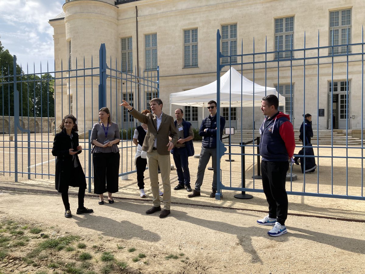 #hautetfort #JO2024 Catherine Albaric Delpech IADASEN <a href="/DSDEN_Aisne/">DSDEN de l'Aisne</a> <a href="/AcAmiens/">Académie d'Amiens</a> et Paul Rondin directeur <a href="/citelanguefr/">Cité internationale de la langue française</a> à la rencontre des élèves découvrant des pratiques sportives innovantes avec le concours de la Drajes HDF, <a href="/USEP_02/">USEP02</a> <a href="/PMoyarecteur/">Pierre Moya</a>