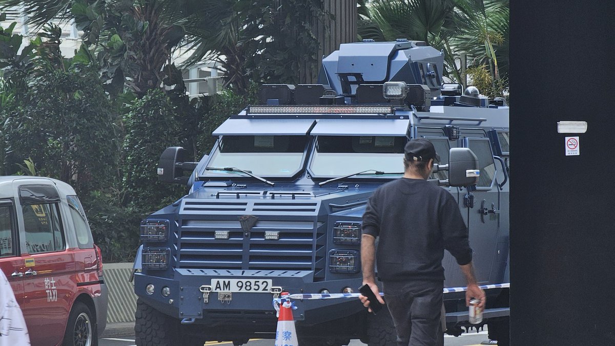 DebWongCNA's tweet photo. JUNE 4: Hundreds of police deployed throughout HK Island, especially at sensitive areas of Victoria Park in Causeway Bay. There hasn't been a vigil since 2020. Fewer people have been searched tonight, perhaps because #Article23 is in force https://t.co/JQEWHzk3J6