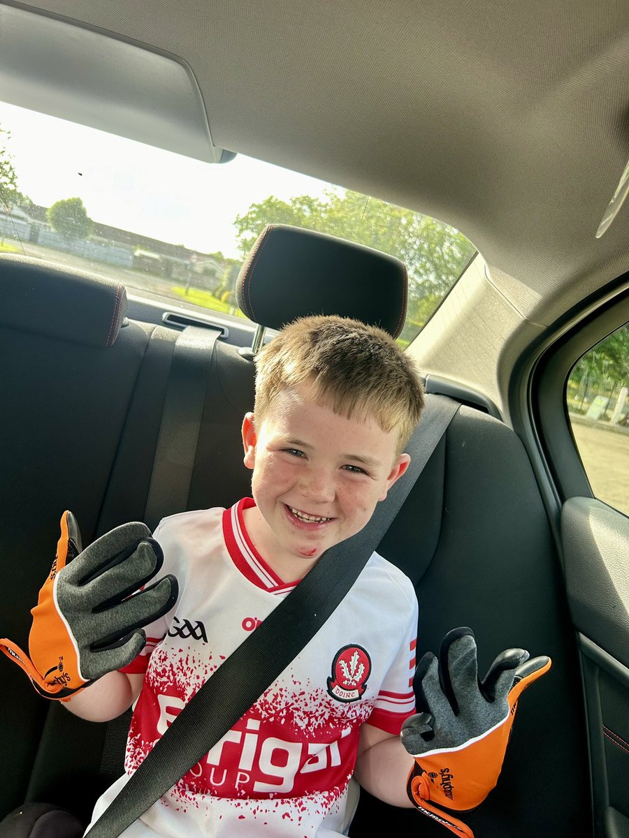 @da_comiskey @thomasniblock Our wee man fell and busted his mouth and chin just after the match, walking across the pitch to go home and Armagh fella stopped him to ask was he ok and handed him gloves, might have been the wrong team for him 😂 but what a lovely gesture!