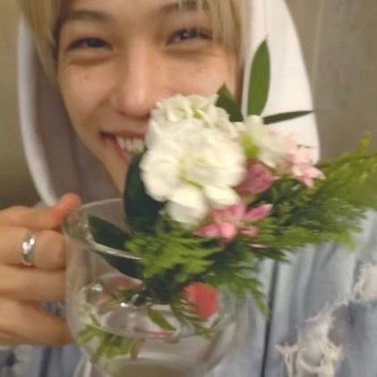 hypocrite_tn's tweet photo. — lixx. 

     :: 안녕 — 🌿 ׅ ༢  

                    flower, flower, flower… 
—        smoking cigarettes on the roof
      you look so pretty and I love this view

                                we fell in love in October —

#felix #felixlee https://t.co/i5omoBVPIM