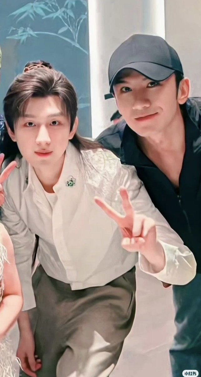 เกือบใช่ เกอเกอหนูขอโทษ 55555555555 

#เหยาอี้ #ตี๋ฮวา 🐺🐱