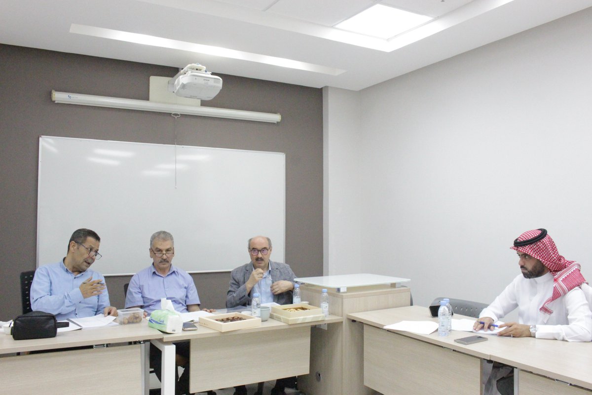 ArabEastCollege's tweet photo. كليات الشرق العربي تبارك للطالب : عبدالملك بن مشاري الحمود قبول رسالته في ماجستير القانون الخاص ونسأل الله له التوفيق. https://t.co/KyNWjUMT5l