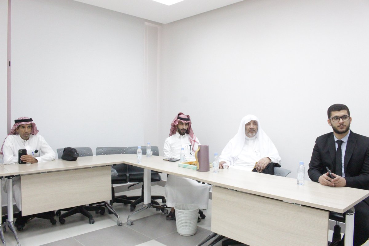 ArabEastCollege's tweet photo. كليات الشرق العربي تبارك للطالب : عبدالملك بن مشاري الحمود قبول رسالته في ماجستير القانون الخاص ونسأل الله له التوفيق. https://t.co/KyNWjUMT5l