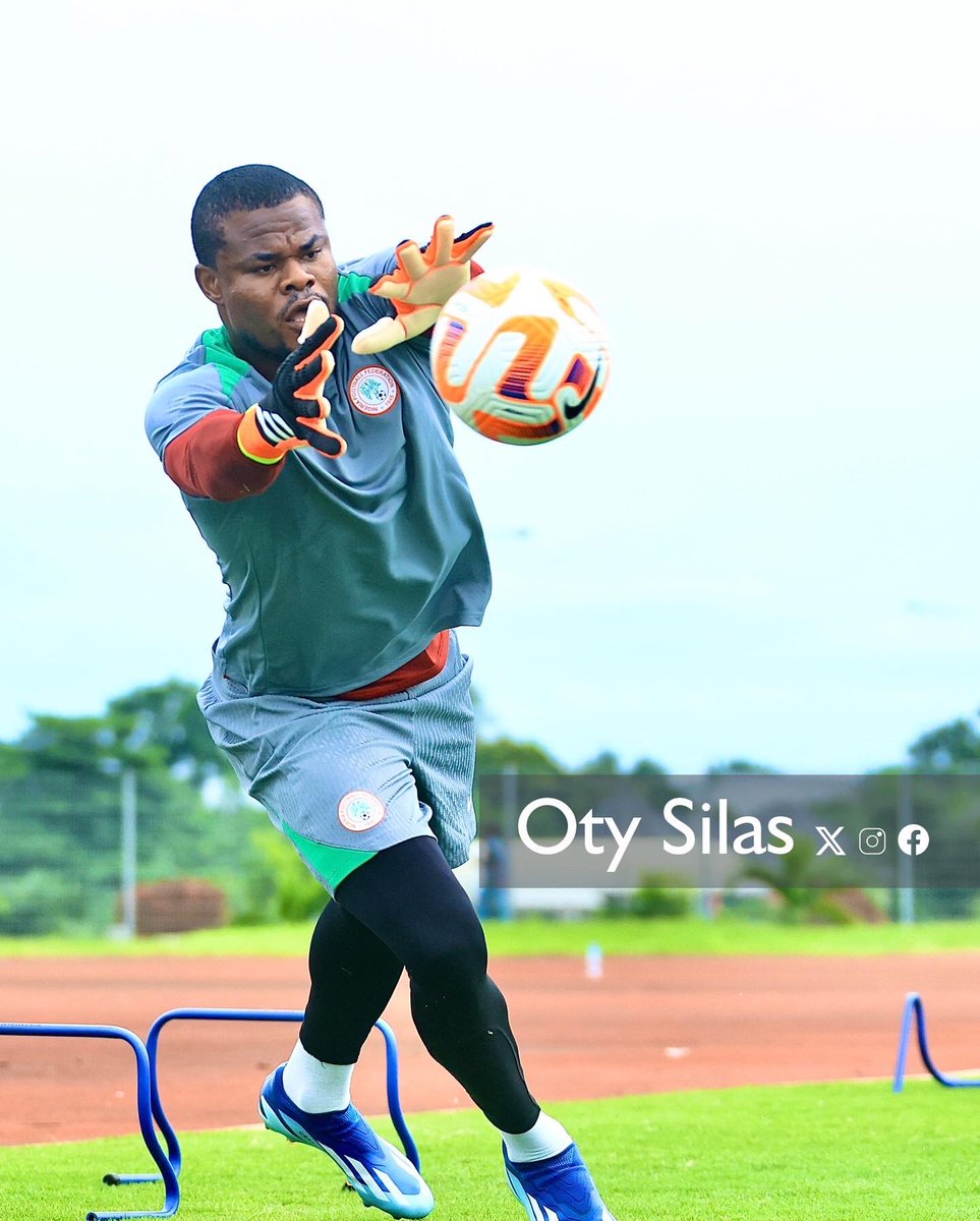 OtobongSilas2's tweet photo. Super Eagles safe hands @NwabaliBobo 🧤 gearing up for South Africa clash on Friday!
#SuperEagles #supereaglesofnigeria #NGASA https://t.co/QcdToMYaQo