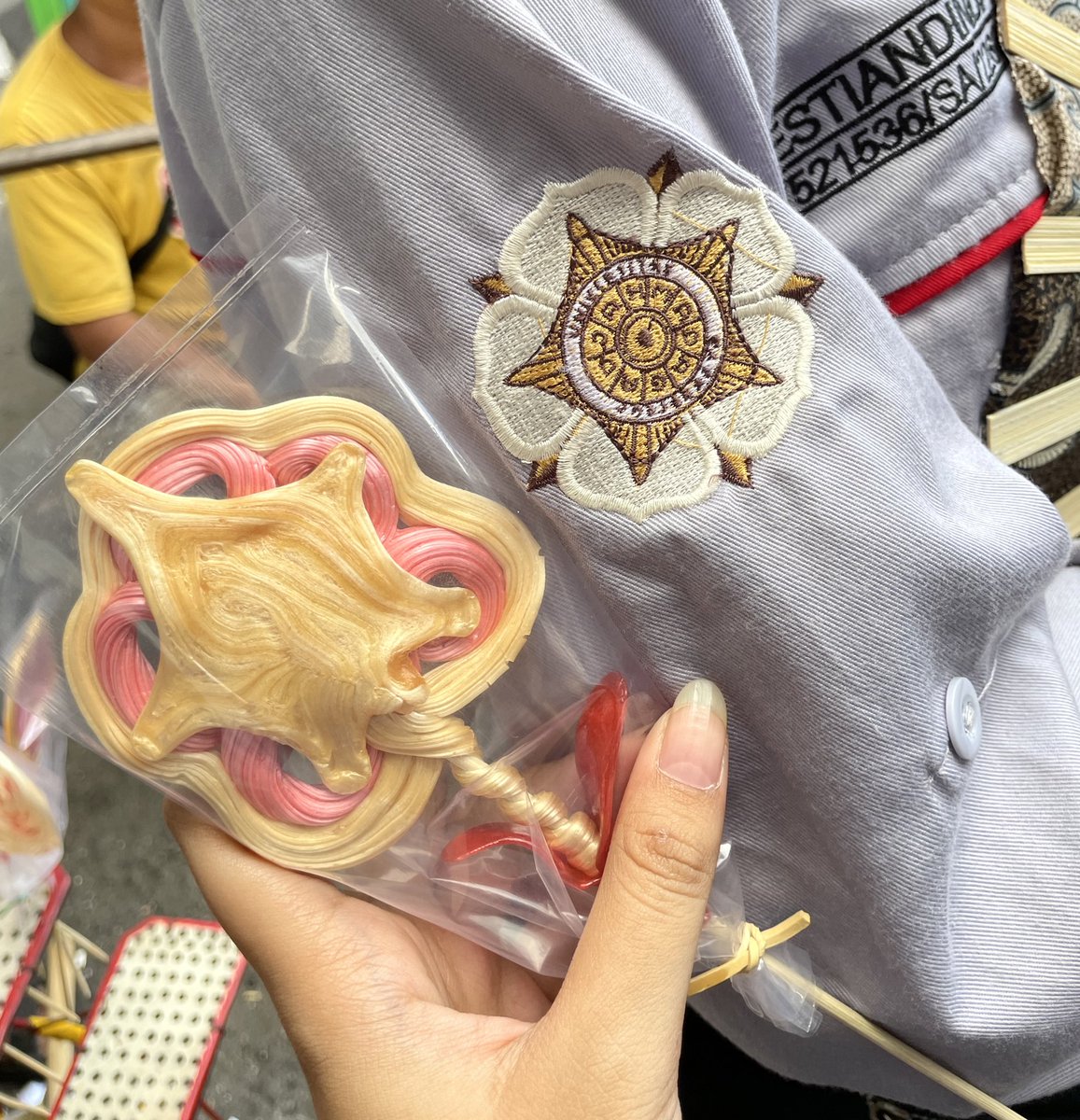 Larry the Alien tweet media