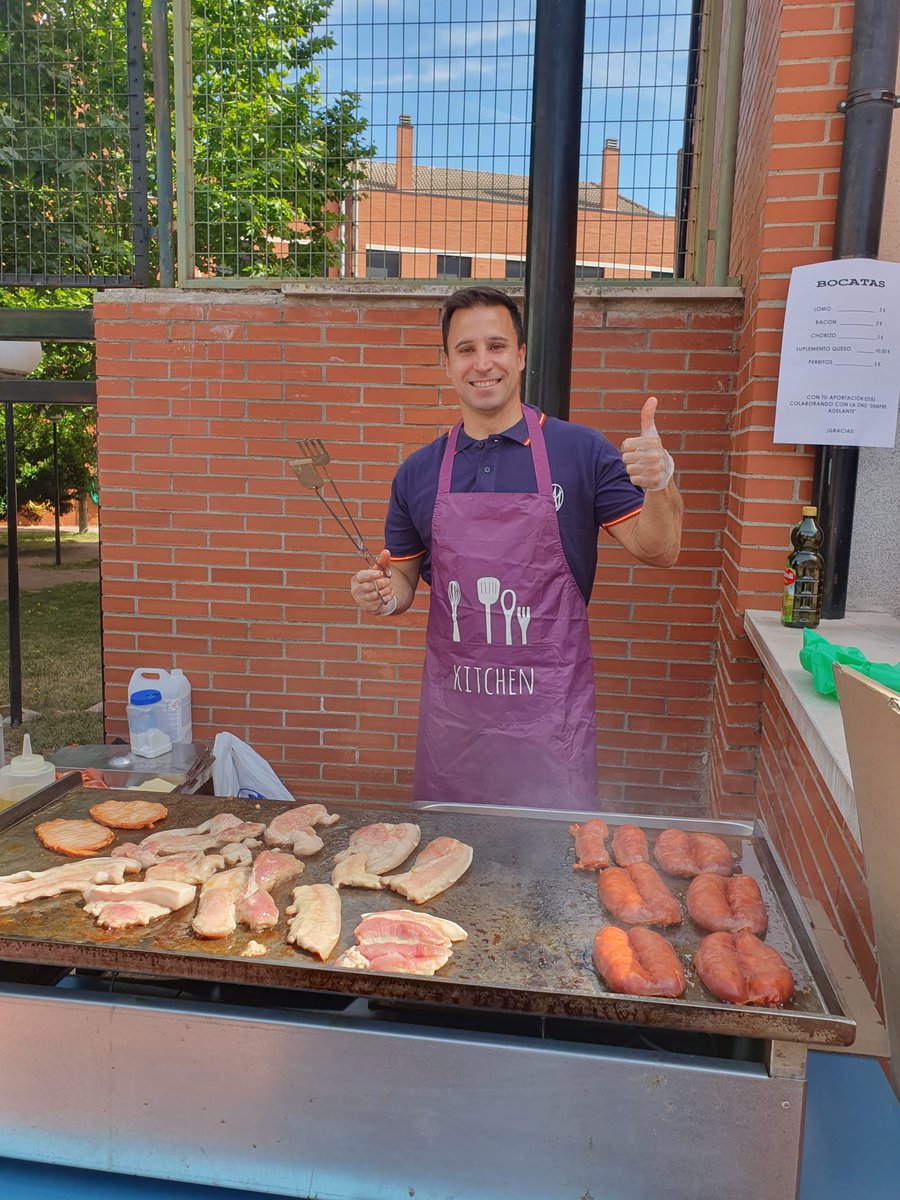 InmaculadaAmpa's tweet photo. El Día Misionero fue una fabulosa experiencia, más que eso, ¡un fiestón! 🥳🎉🎈 en el que pequeños y grandes disfrutamos de lo lindo al tiempo que contribuimos a una buena causa. Aquí os dejamos algunas imágenes para el recuerdo.
#DíaMisionero #Concepcionistas @_lainmaculada https://t.co/FuR6uYwuoJ