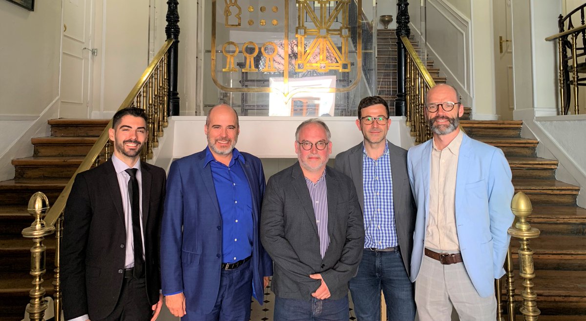 etxepareinst's tweet photo. Etxepare Euskal Institutua Quebeceko literatura sektoreko ordezkariekin bildu da Madrilgo 83. Liburu Azokan, bi lurraldeetako sektoreen arteko loturak sendotzea eta etorkizuneko lankidetzetak sustatzea helburu.
#BasqueBooks #QcPaysBasque @FLMadrid
https://t.co/k2xWwE8vJN https://t.co/FAxPpQIeLm