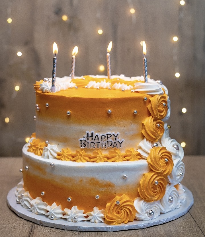 StaBakery's tweet photo. 🎉 Happy Birthday to all the June babies! Celebrate your special day with a delicious cake from Stabakery. 🎂 Indulge in sweetness and make your birthday extra special! 🎈✨ #HappyBirthday #StabakeryCakes https://t.co/yAmtxxEnX9