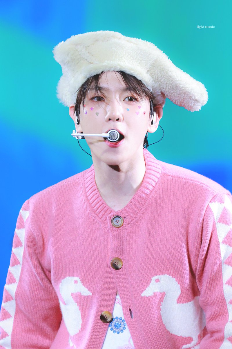 백현이 너무 예뿌요🩷✨🤍