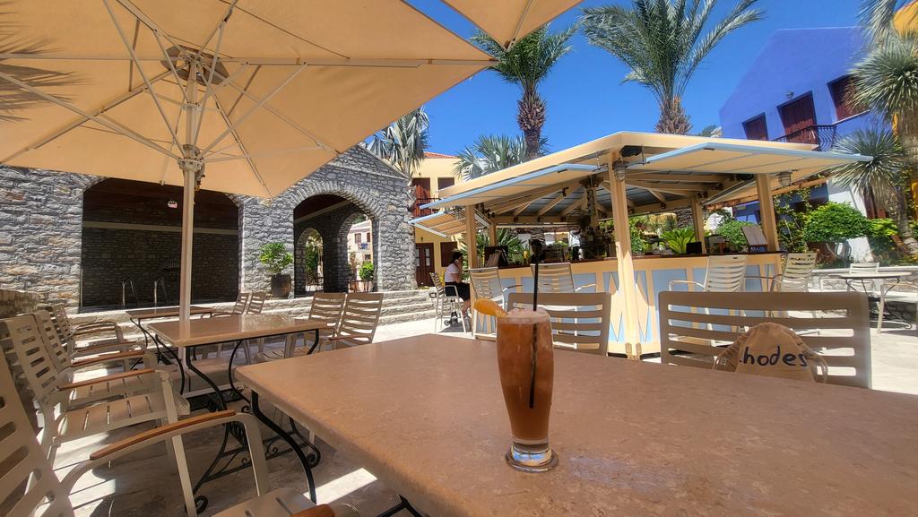 New day, new island - Symi is absolutely scorchin 😍