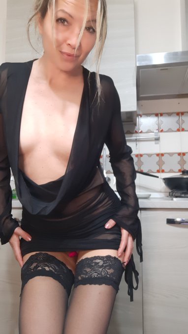 Buon pranzo 😋https://t.co/qmf2AMCcki? A pi&ugrave; tardi porcelli🐽💋 @Cam4_IT @Cam4_FR https://t.co/W451CLqk