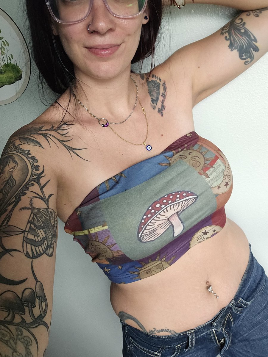 It's titty Tuesday bout to go post titties on my OF t.coz15Fx...