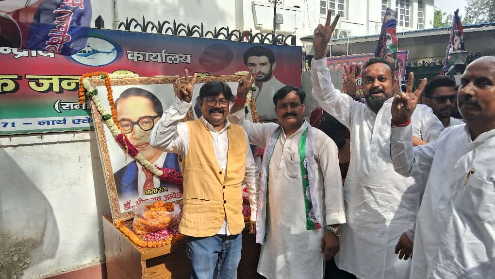 I_NitinKu's tweet photo. ये संघर्ष की जीत है , बिहार फर्स्ट - बिहारी फर्स्ट के संकल्प की जीत है। 
लोक जनशक्ति पार्टी रामविलास के सभी प्रत्याशियों को जीत की हार्दिक मंगल काम है शुभकामनाएं।
@iChiragPaswan
#PhirEkBarModiSarkar https://t.co/DXiBgrsLZm