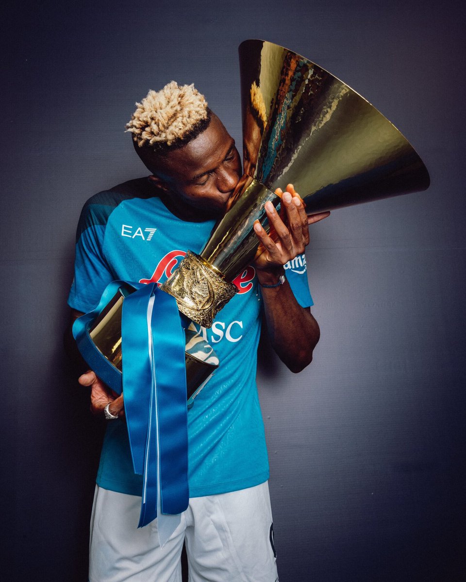 CalcioNapolin's tweet image. 🚨Da Londra - Osimhen obiettivo dell'Arsenal: proposte due
contropartite tecniche:
Victor Osimhen potrebbe essere l'obiettivo principale. Emile Smith Rowe, insieme a Takehiro Tomiyasu, sono le contropartite tecniche per arrivare al nigeriano.

@CalcioNapolin #Osimhen #mercato