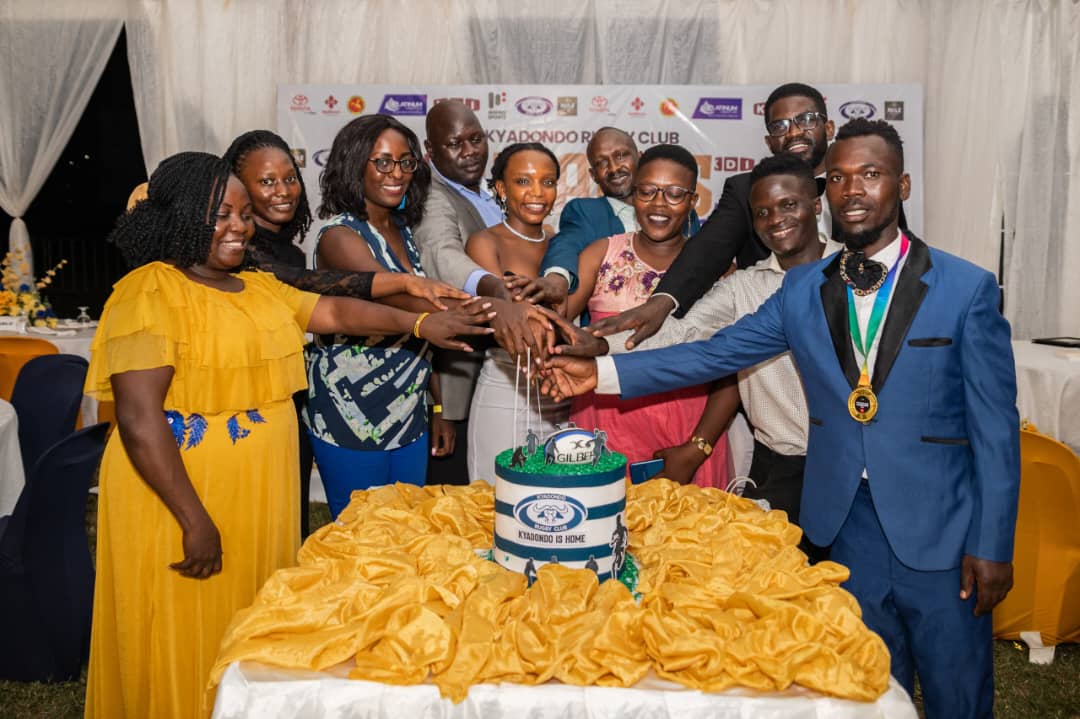 khassimMisha's tweet photo. Thanks to the @KyadondoClub for the inviting me to a dinner and I would like to take this opportunity to thank @HeathensFanzone for the great support and on great #greatNote to thank @CoachSkyUG for appreciating me thanks thanks thanks 
@pcl_uganda https://t.co/ZPYVc94uIg