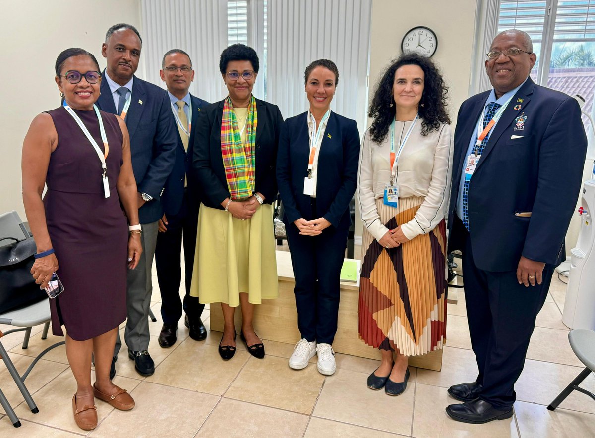 The #GreenClimateFund is a critical partner in #Jamaica’s efforts to address the impact of climate change on our people and economy, so I was pleased to meet with Executive Director, Mafalda Duarte, at #SIDS4, along with reps from the <a href="/JSIFJA/">JSIF</a>, the <a href="/DBJamaica/">Development Bank Ja</a> and <a href="/ThePIOJ/">PIOJ Planning Institute of Jamaica</a>. We