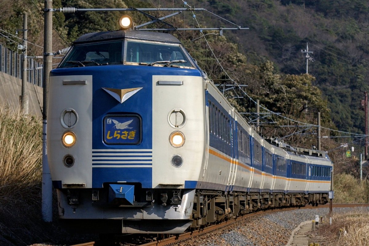 2001年から2003年までの短期間だけ見られた485系しらさぎ色。7両編成は