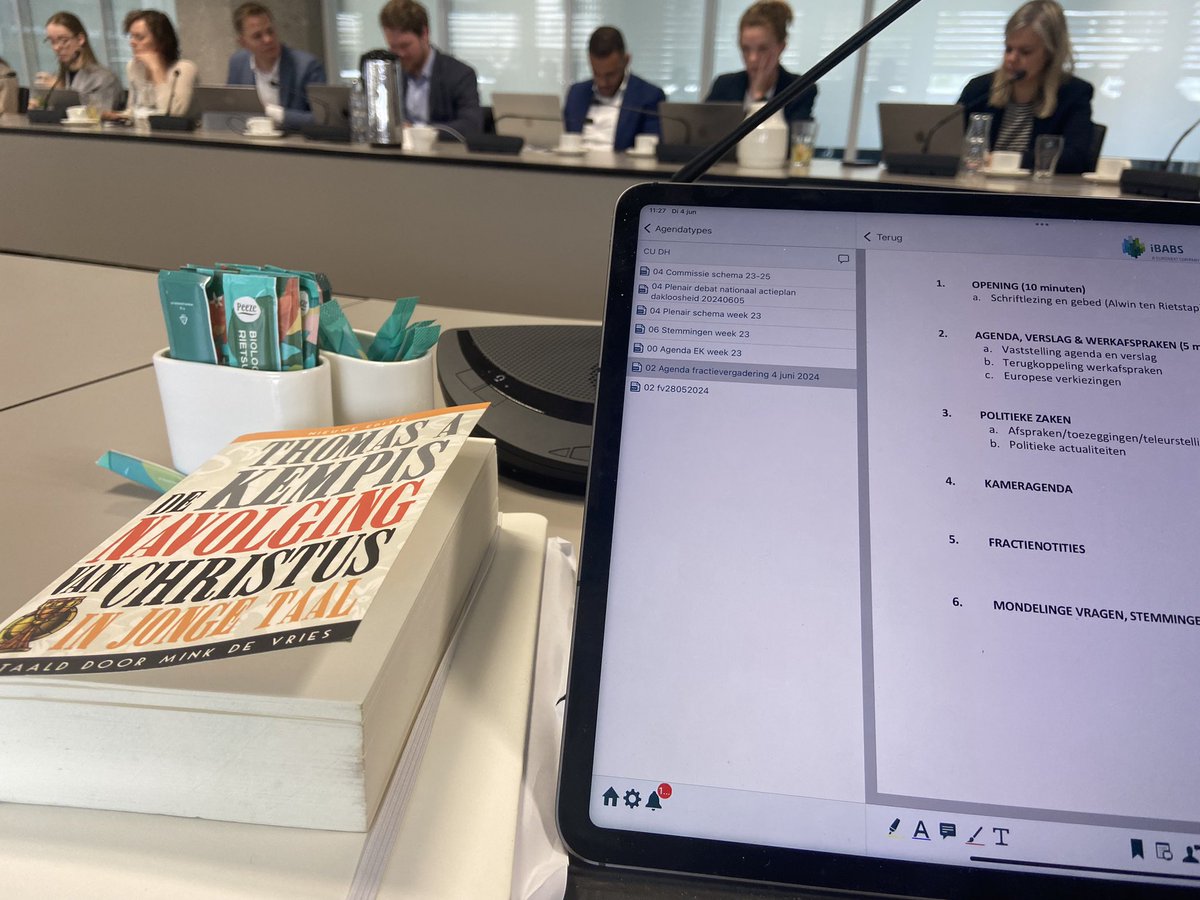 AlwinteRietstap's tweet photo. Vandaag weer aangesloten bij @christenunie in Den Haag. Mooi om de opening te mogen doen. De bakermat van #ModerneDevotie ligt in Overijssel. Daarom gelezen uit de door @mink_de hertaalde versie van #navolgingvanchristus van #ThomasAKempis en stilgestaan bij betekenis voor nu. https://t.co/eWQ9iW8Sv3